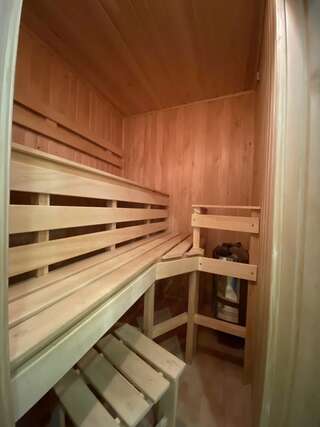 Гостевой дом “Luxury House“in Old Town Каменец-Подольский Люкс, вид на сад-3