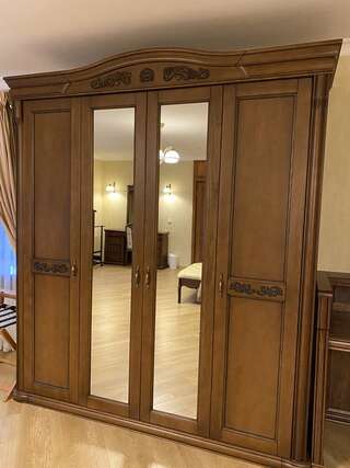 Гостевой дом “Luxury House“in Old Town Каменец-Подольский Люкс, вид на сад-8