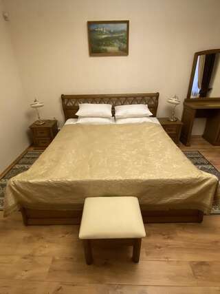 Гостевой дом “Luxury House“in Old Town Каменец-Подольский Семейный номер Делюкс-5