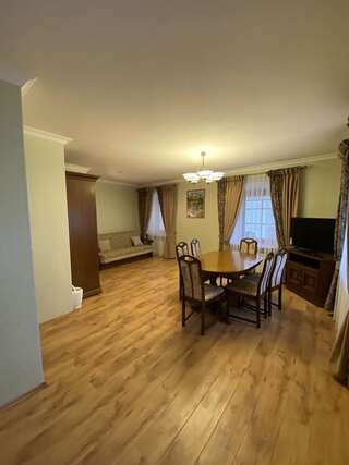 Гостевой дом “Luxury House“in Old Town Каменец-Подольский Семейный номер Делюкс-9