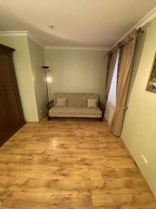 Гостевой дом “Luxury House“in Old Town Каменец-Подольский Семейный номер Делюкс-10