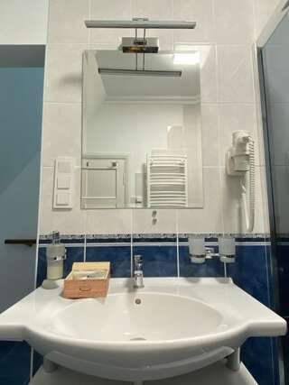 Гостевой дом “Luxury House“in Old Town Каменец-Подольский Двухместный номер Делюкс с 1 кроватью и душем-12